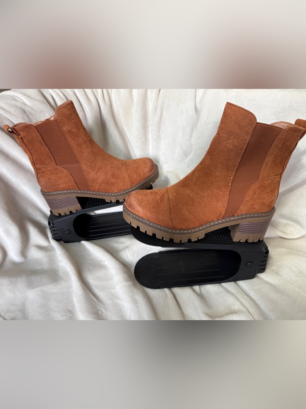 Pierre Dumas Rust Brown Faux Suede Chelsea Lug Boots Women’s Size 7